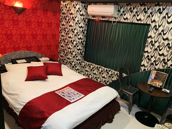 ホテル なんでやねん